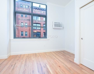 210 East 22nd Street - Photo Thumbnail 6