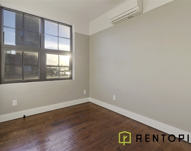 187 Kent Avenue - Photo Thumbnail 4