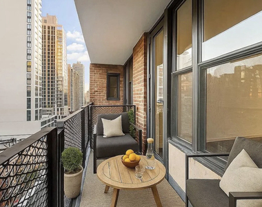 165 East 35th Street - Photo Thumbnail 1