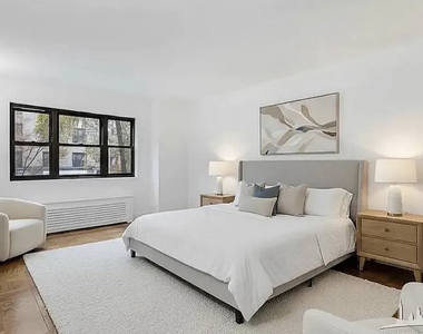 165 East 35th Street - Photo Thumbnail 4