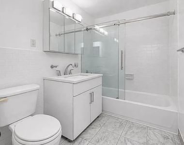 165 East 35th Street - Photo Thumbnail 3