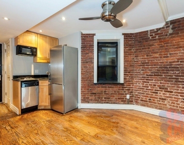 209 E 25th - Photo Thumbnail 4