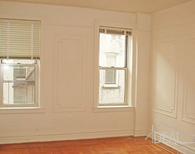  3 Bedroom in Park Slope - Photo Thumbnail 3