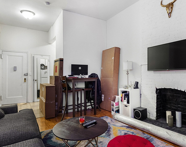 305 West 18th Street - Photo Thumbnail 2