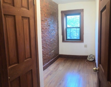 368 Bainbridge Street - Photo Thumbnail 5