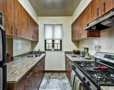 34 Metropolitan Avenue - Photo Thumbnail 4