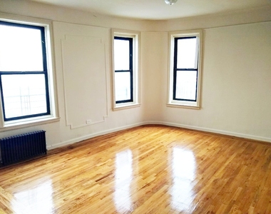 2095 Grand Concourse - Photo Thumbnail 0