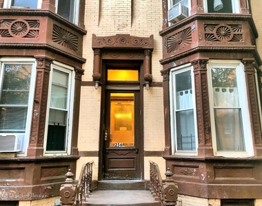 256 12th St - Photo Thumbnail 7