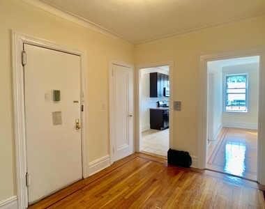 31-15 21st Avenue - Photo Thumbnail 10