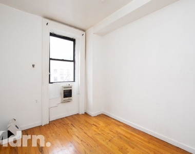 261 West 29th Street - Photo Thumbnail 1