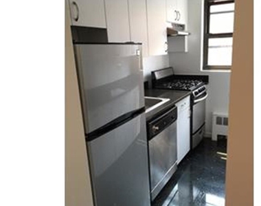 165 East 35th St - Photo Thumbnail 2