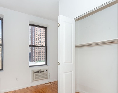 430 East 89th Street - Photo Thumbnail 3