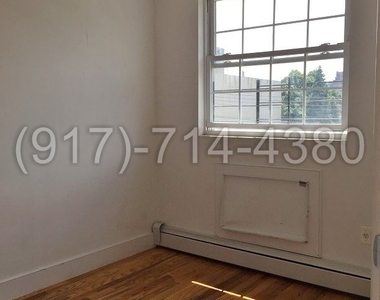 489 Maple St - Photo Thumbnail 4