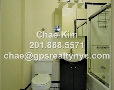 534 West 50th Street - Photo Thumbnail 5