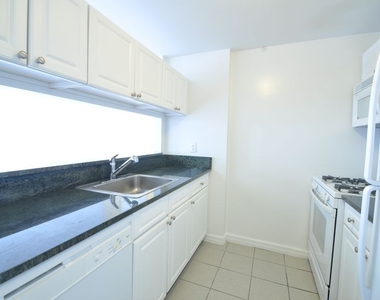 520 W 48th St Apt 5h - Photo Thumbnail 0