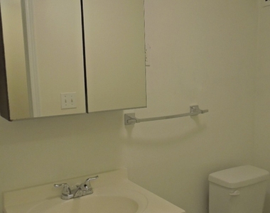 687 Lincoln Place - Photo Thumbnail 9