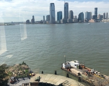 South Cove Plaza - Battery Park City - Photo Thumbnail 0