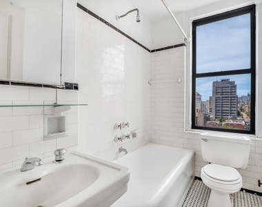 Beautiful Gramercy Unit w/ City Views - Photo Thumbnail 9