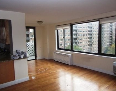 784 Columbus Ave - Photo Thumbnail 4