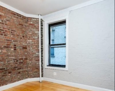 346 East 18th Street - Photo Thumbnail 4