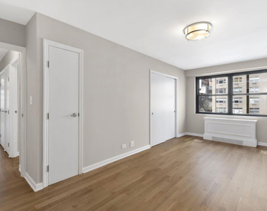 305 East 86th - Photo Thumbnail 2