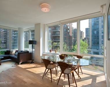 795 Columbus Avenue - Photo Thumbnail 2