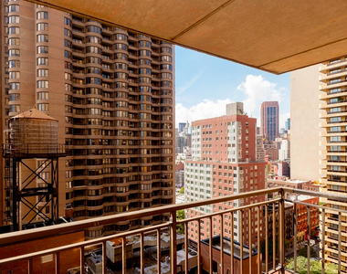 330 East 39th Street - Photo Thumbnail 4