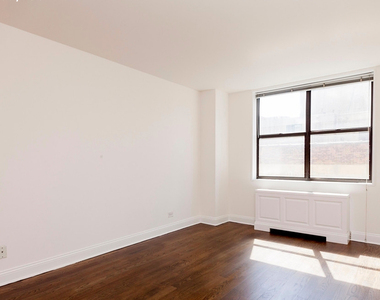 330 East 39th Street - Photo Thumbnail 2