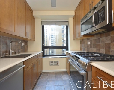 415 East 54th Street - Photo Thumbnail 1