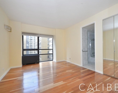 415 East 54th Street - Photo Thumbnail 2