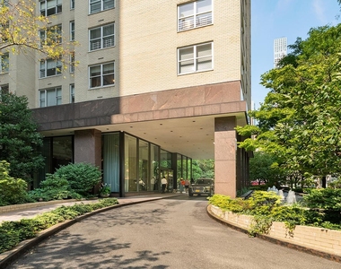 300 East 56th St - Photo Thumbnail 11