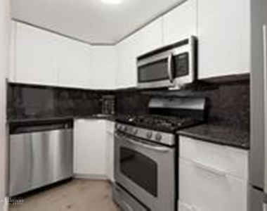 435 East 65th St - Photo Thumbnail 4