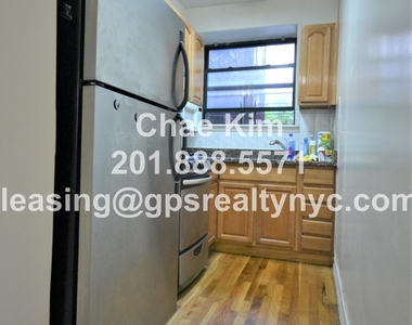 246 Manhattan Ave - Photo Thumbnail 2