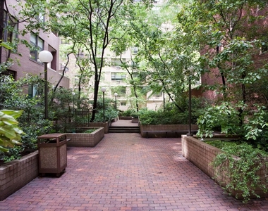 320 East 46th Street - Photo Thumbnail 9