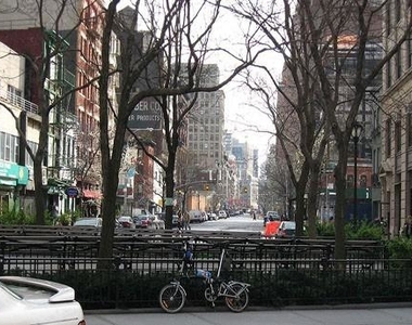 Greenwich Street - Photo Thumbnail 4