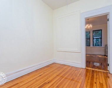 428 Fenimore St - Photo Thumbnail 3