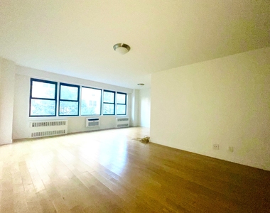 236 East 36th Street - Photo Thumbnail 2