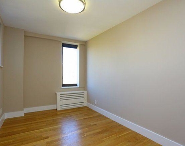 784 Columbus Ave - Photo Thumbnail 4