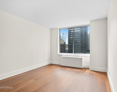 145 East 48th St - Photo Thumbnail 2