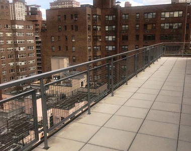 East 69th Street - Photo Thumbnail 5