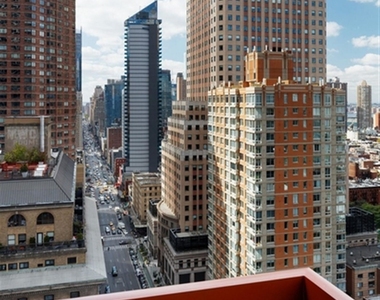 West 52nd Street - Photo Thumbnail 2