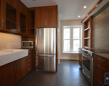 313 West 17th Street - Photo Thumbnail 4