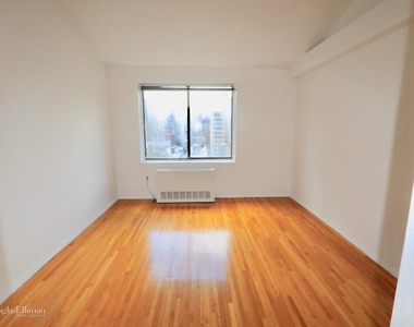 207 East 30th St - Photo Thumbnail 1