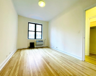 235 East 46th Street - Photo Thumbnail 3