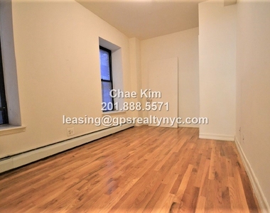 246 Manhattan Ave - Photo Thumbnail 1