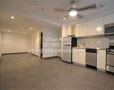 216 East 36th Street - Photo Thumbnail 1