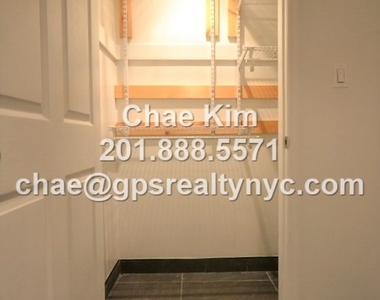 216 East 36th Street - Photo Thumbnail 4