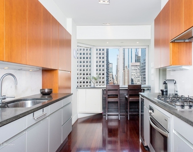 300 East 55th St - Photo Thumbnail 5