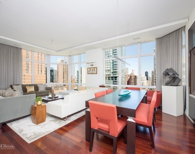 300 East 55th St - Photo Thumbnail 1