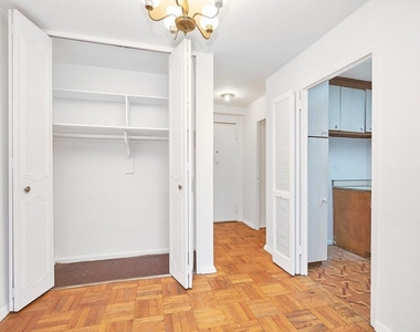 455 Ocean Pkwy - Photo Thumbnail 3